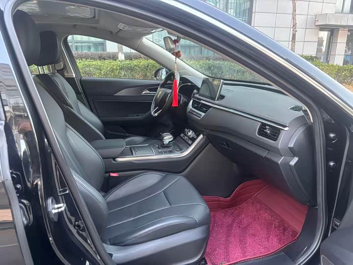 Фото 9 - Hongqi H5