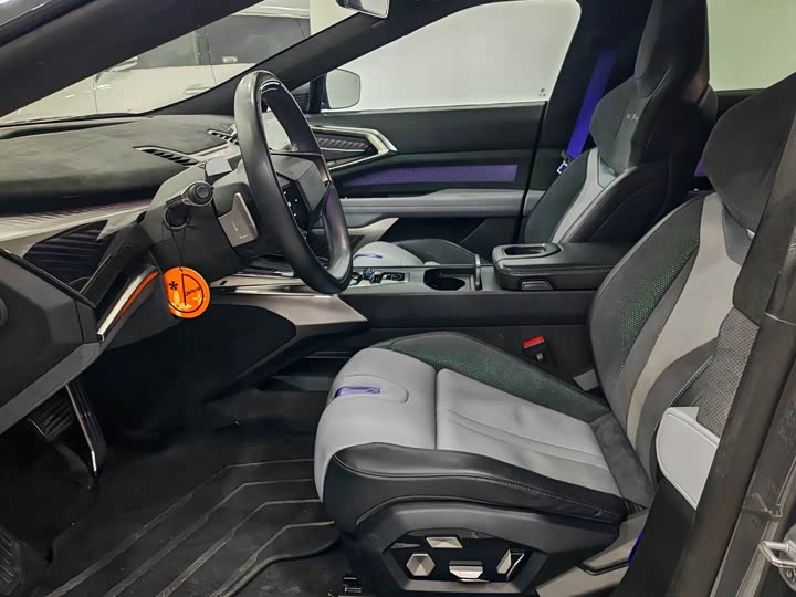 Фото 4 - HiPhi Z