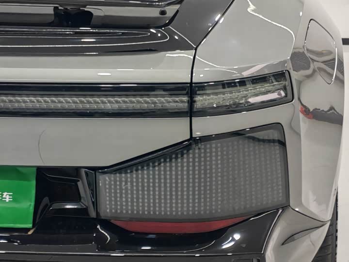 Фото 7 - HiPhi Z