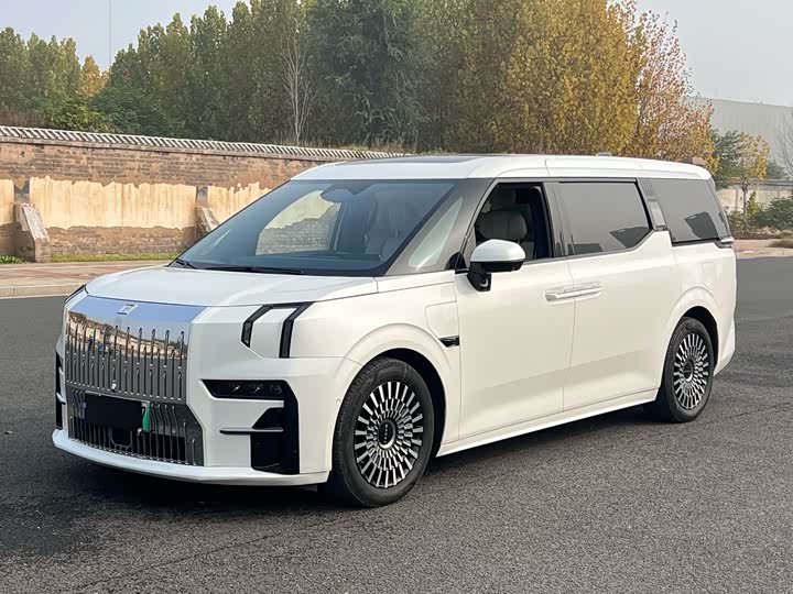 Фото 2 - Zeekr 009