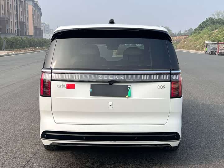 Фото 8 - Zeekr 009