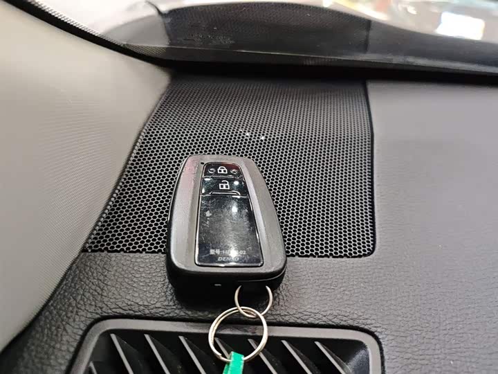 Фото 9 - Toyota Wildlander