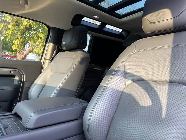 Фото 8 - Land Rover Defender