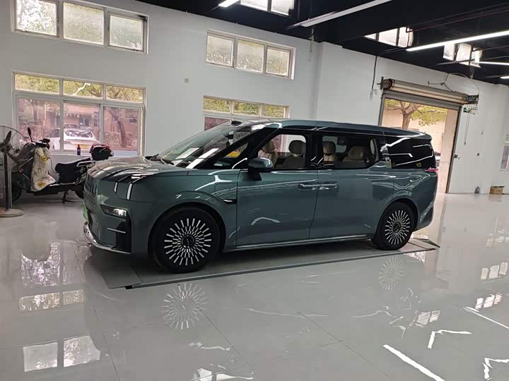 Фото 5 - Zeekr 009