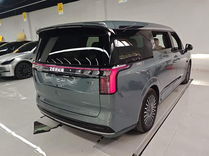 Фото 7 - Zeekr 009