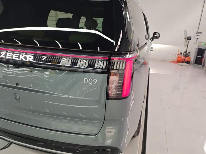 Фото 8 - Zeekr 009