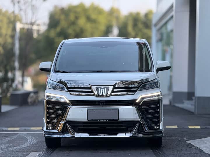 Фото 2 - Toyota Vellfire