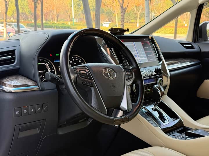 Фото 3 - Toyota Vellfire