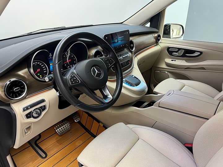 Фото 4 - Mercedes-Benz V-Class