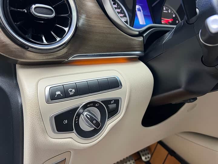 Фото 5 - Mercedes-Benz V-Class