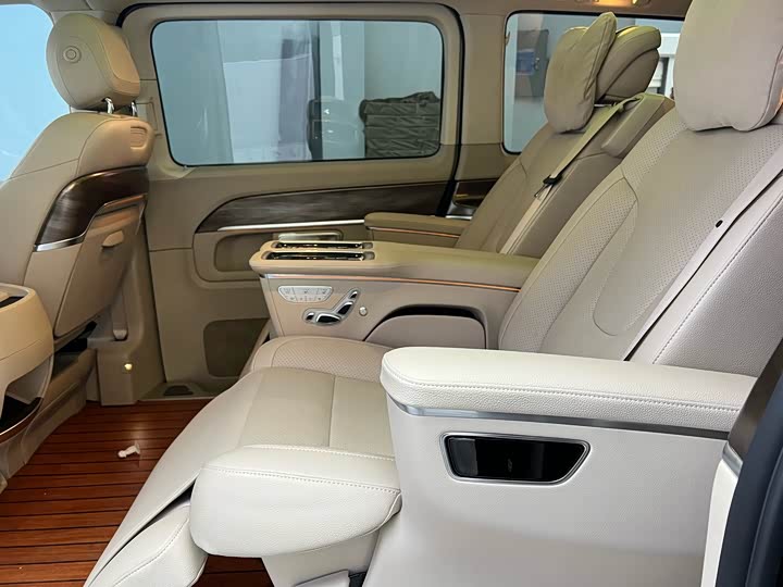 Фото 8 - Mercedes-Benz V-Class