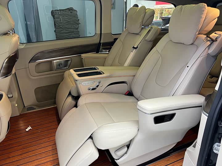 Фото 9 - Mercedes-Benz V-Class