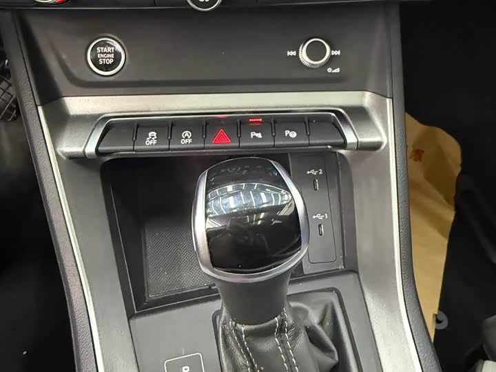 Фото 8 - Audi Q3