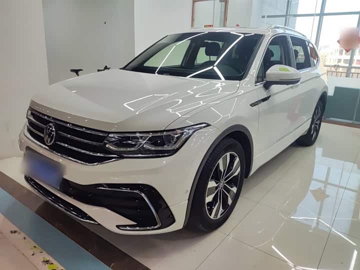 Фото 2 - Volkswagen Tiguan L Pro