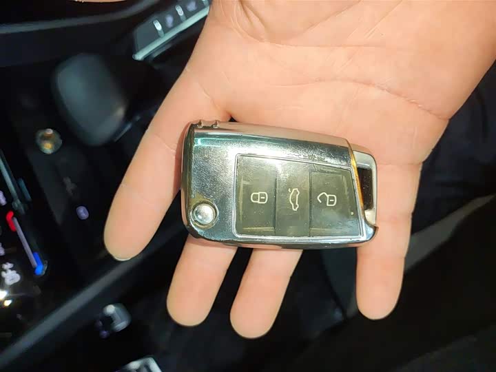 Фото 9 - Volkswagen Tiguan L Pro