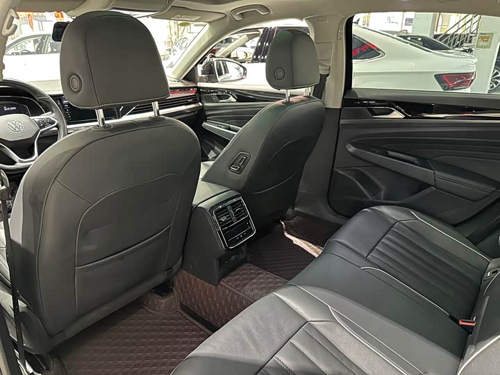 Фото 9 - Volkswagen Passat