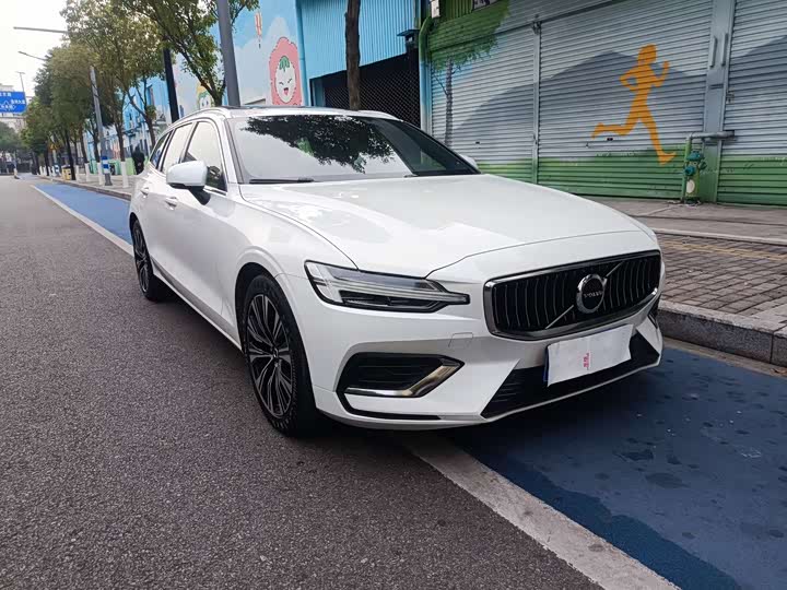 Фото 8 - Volvo V60