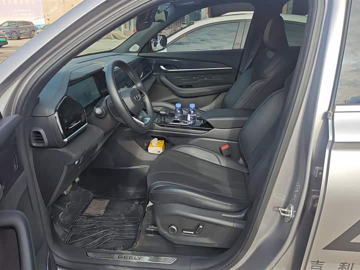 Фото 9 - Geely Monjaro