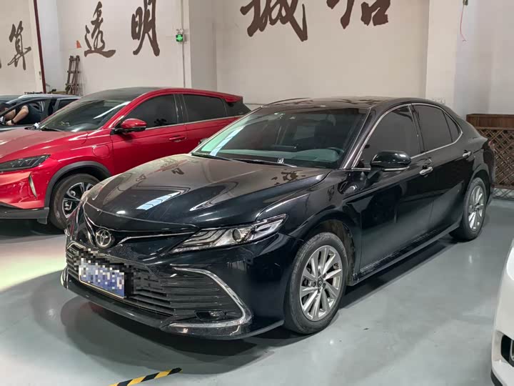Фото 1 - Toyota Camry