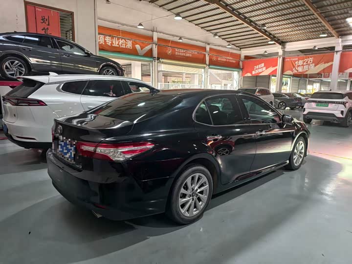 Фото 3 - Toyota Camry