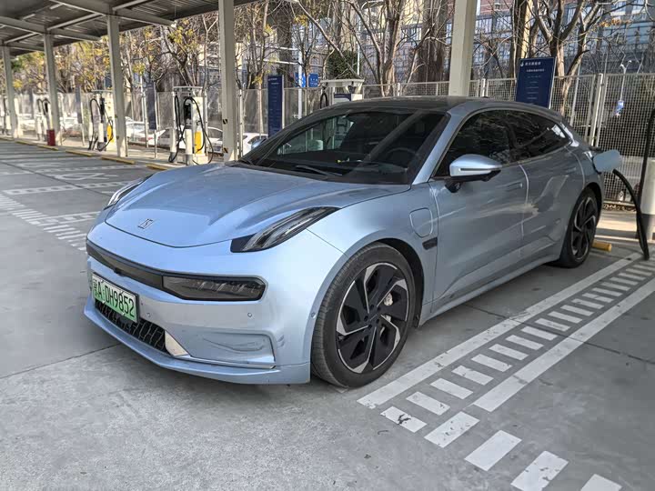 Фото 1 - Zeekr 001