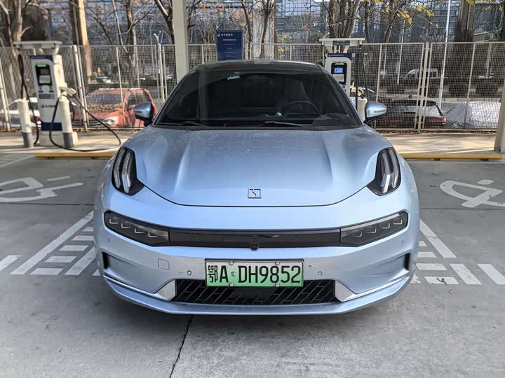 Фото 2 - Zeekr 001