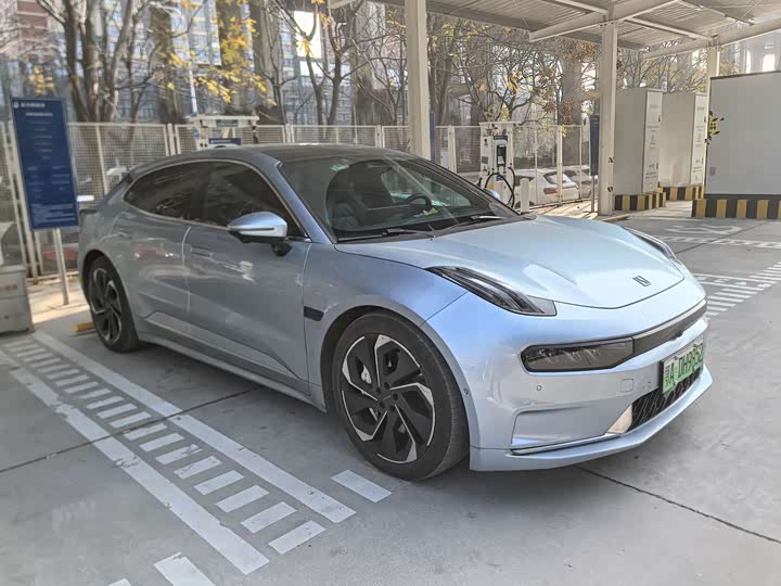 Фото 3 - Zeekr 001