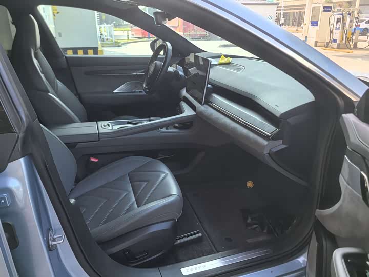 Фото 4 - Zeekr 001