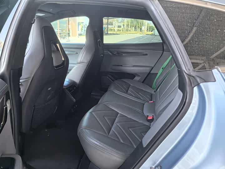 Фото 6 - Zeekr 001