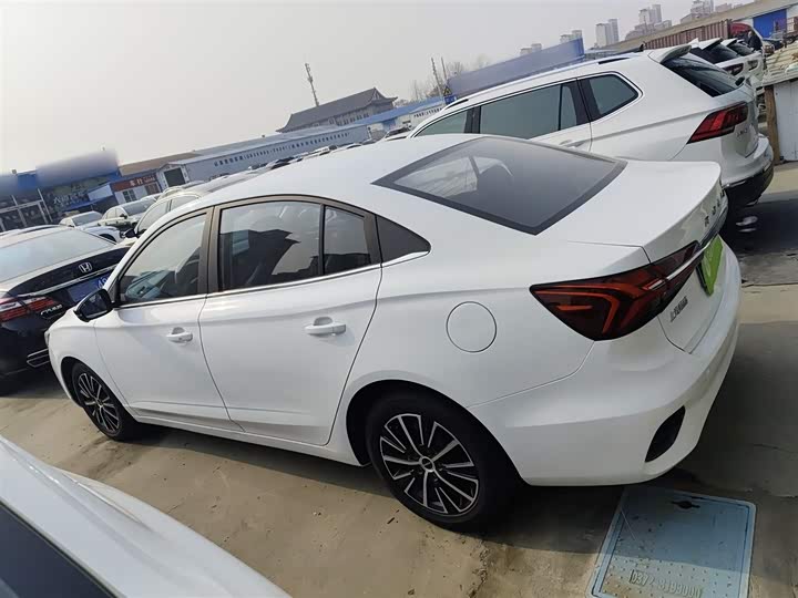 Фото 5 - Roewe i5