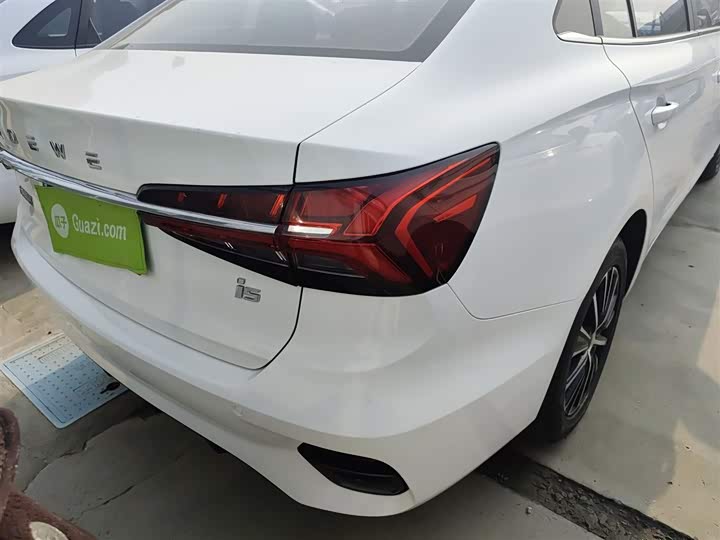 Фото 8 - Roewe i5