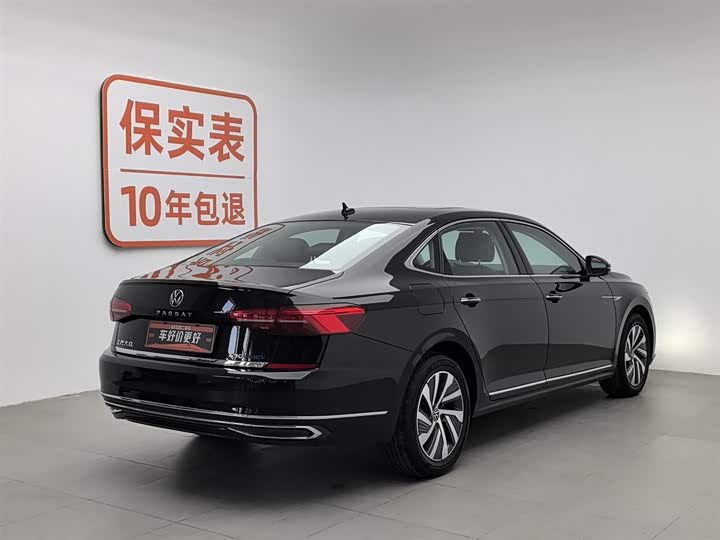 Фото 2 - Volkswagen Passat Hybrid