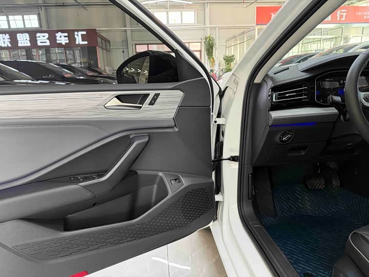 Фото 9 - Volkswagen Sagitar L