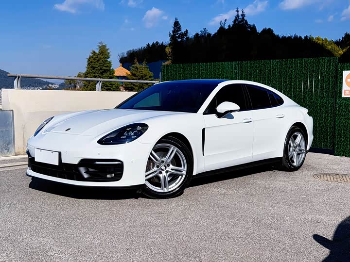 Фото 1 - Porsche Panamera