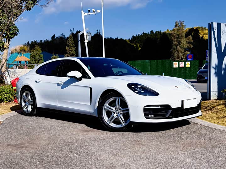 Фото 2 - Porsche Panamera