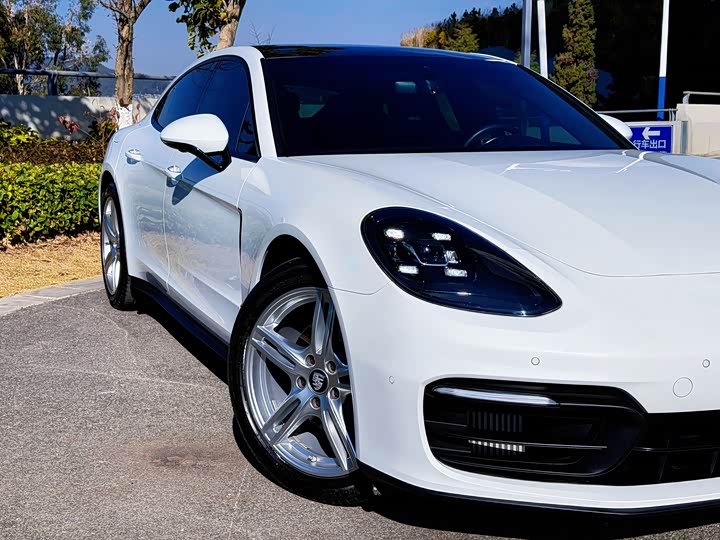 Фото 3 - Porsche Panamera