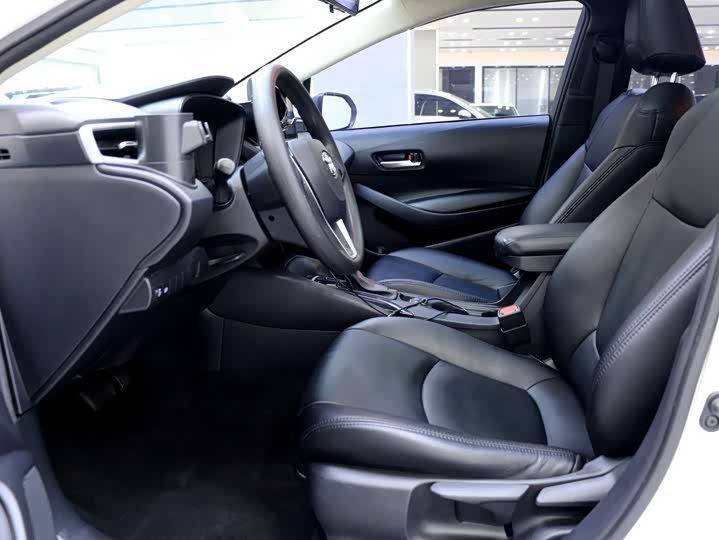 Фото 9 - Toyota Corolla