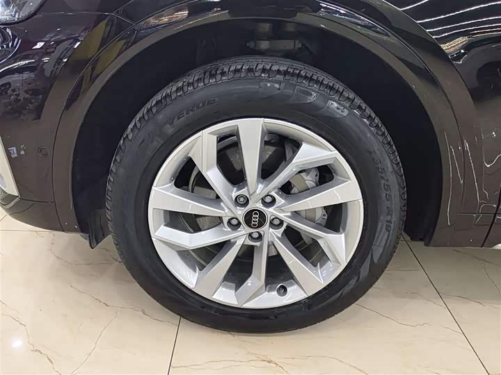 Фото 8 - Audi Q5L