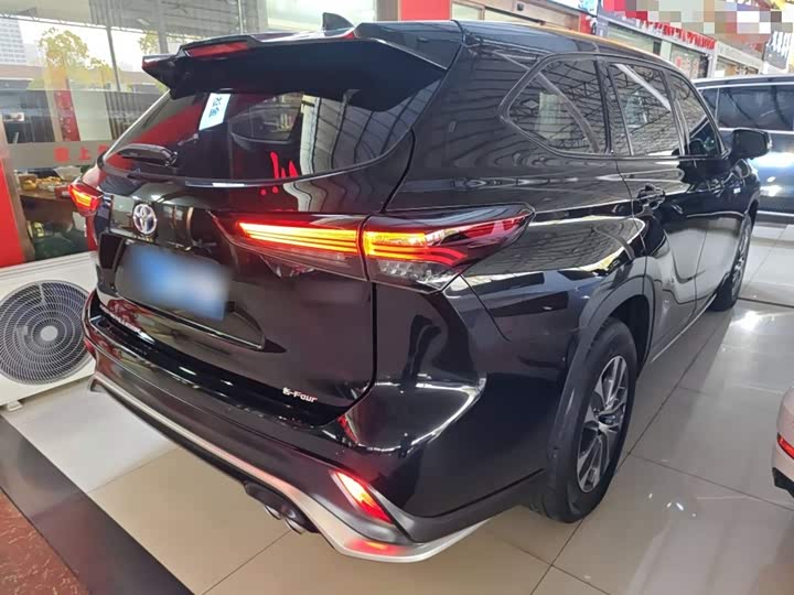 Фото 7 - Toyota Crown Kluger