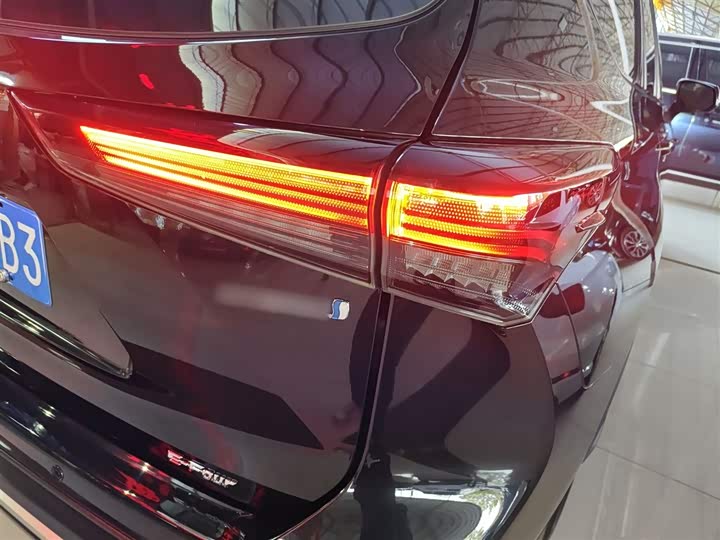 Фото 8 - Toyota Crown Kluger