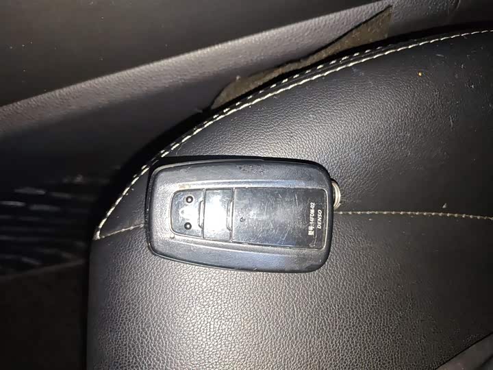 Фото 9 - Toyota Crown Kluger