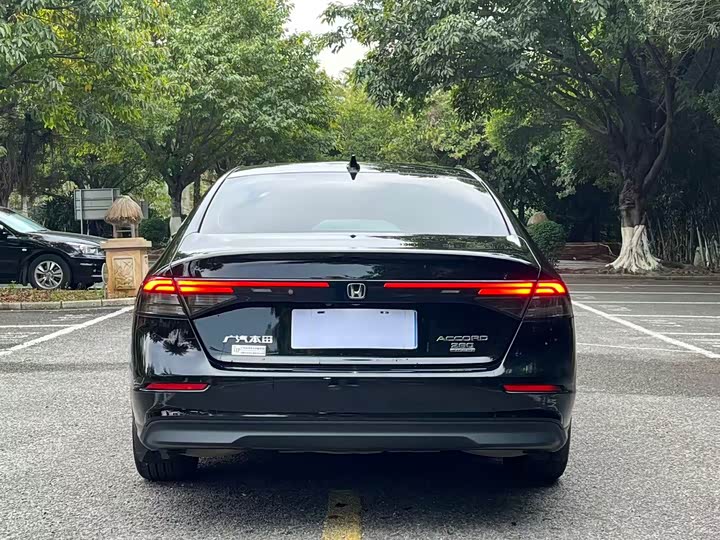 Фото 8 - Honda Accord