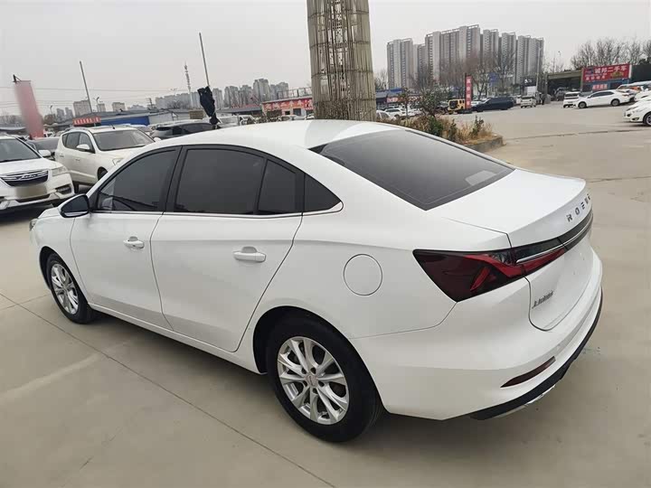 Фото 5 - Roewe i5