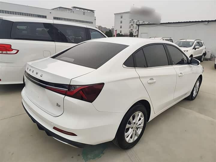 Фото 7 - Roewe i5