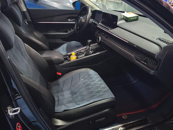 Фото 8 - Honda Accord