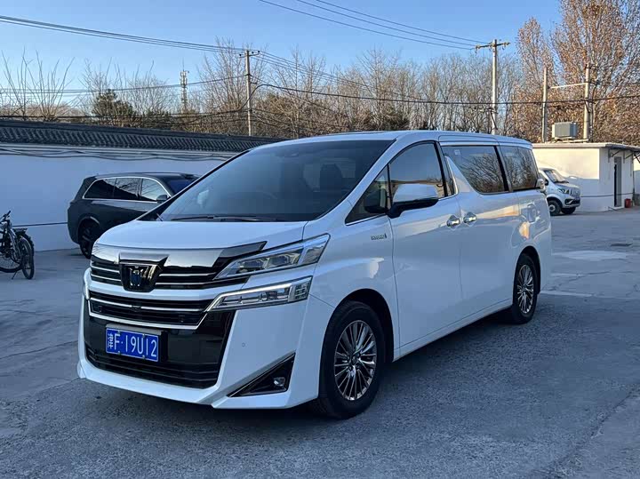 Фото 1 - Toyota Vellfire