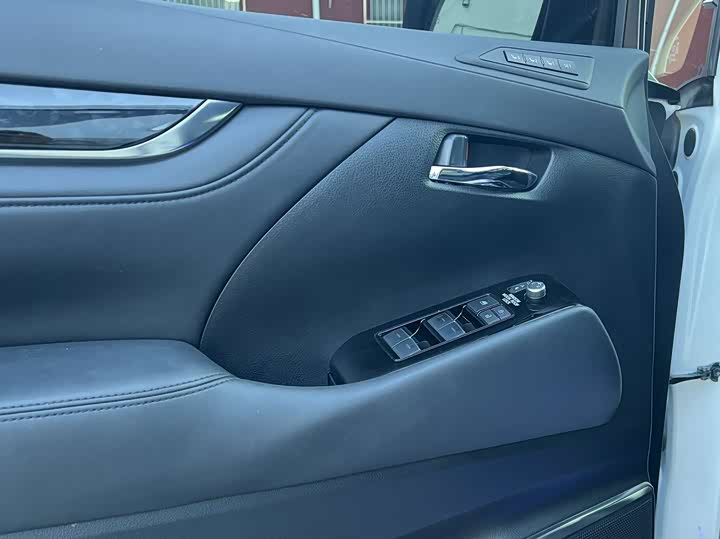 Фото 4 - Toyota Vellfire