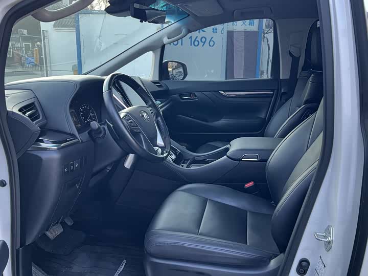 Фото 5 - Toyota Vellfire