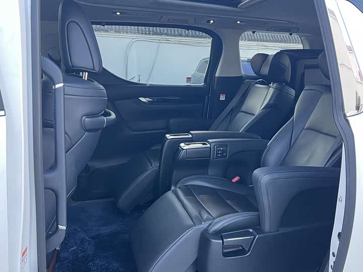 Фото 6 - Toyota Vellfire