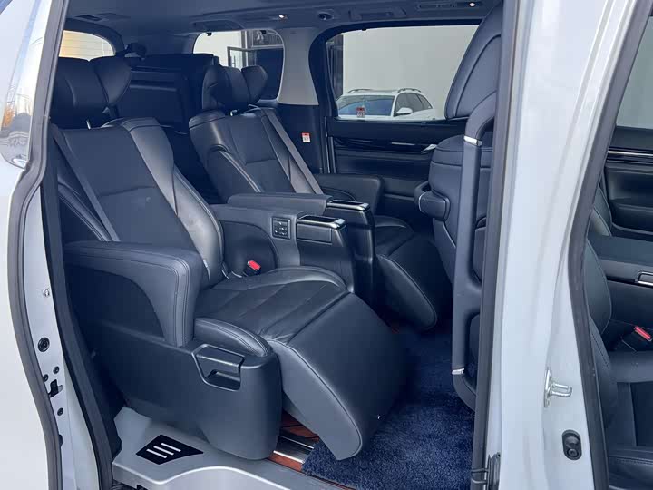 Фото 7 - Toyota Vellfire